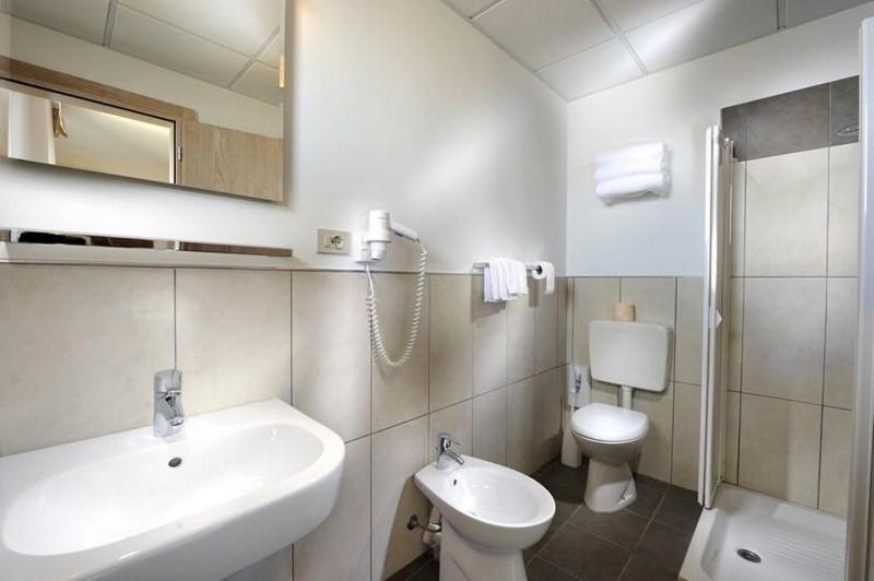 Hotel Piccari Nuova Gestione Римини Экстерьер фото