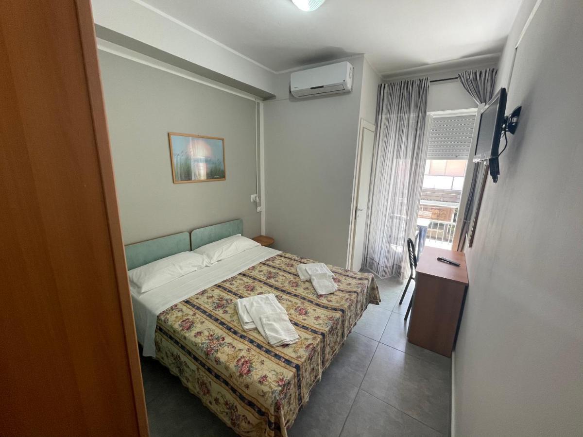 Hotel Piccari Nuova Gestione Римини Экстерьер фото