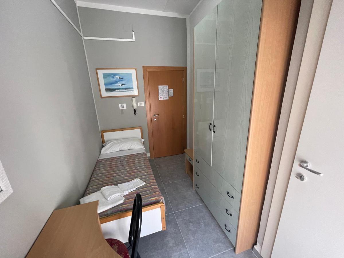 Hotel Piccari Nuova Gestione Римини Экстерьер фото