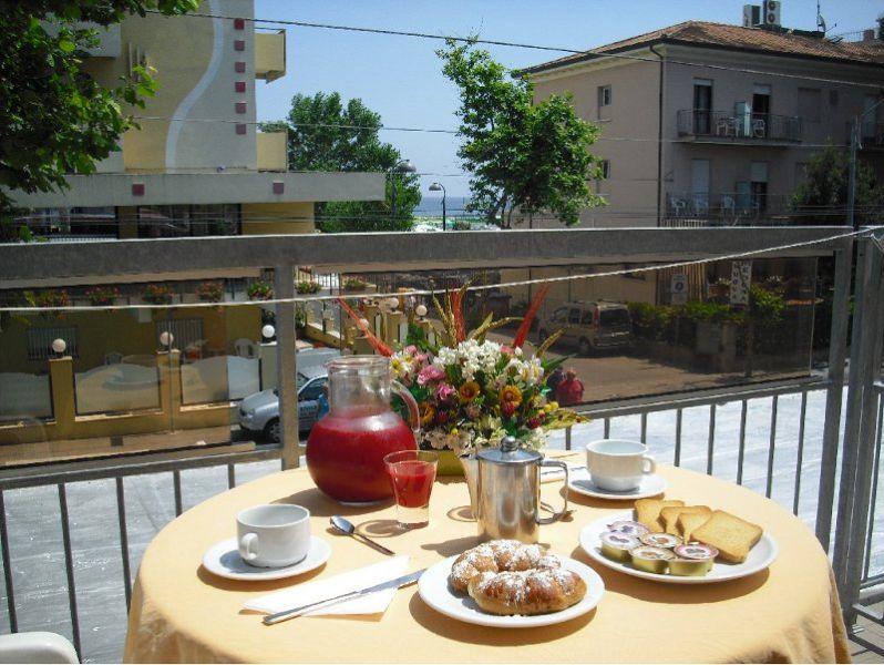 Hotel Piccari Nuova Gestione Римини Экстерьер фото